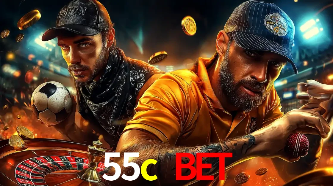 Montagem de apostas esportivas e cassino no 55c bet, com um homem segurando uma bola de futebol e outro uma de beisebol sobre uma roleta e moedas voadoras.